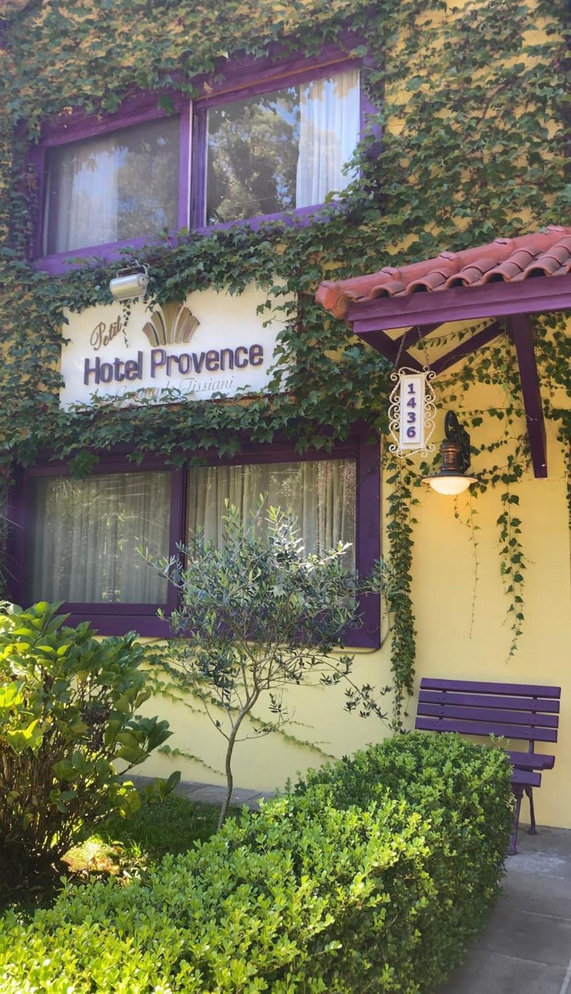 Petit Hotel Provence Gramado Bagian luar foto