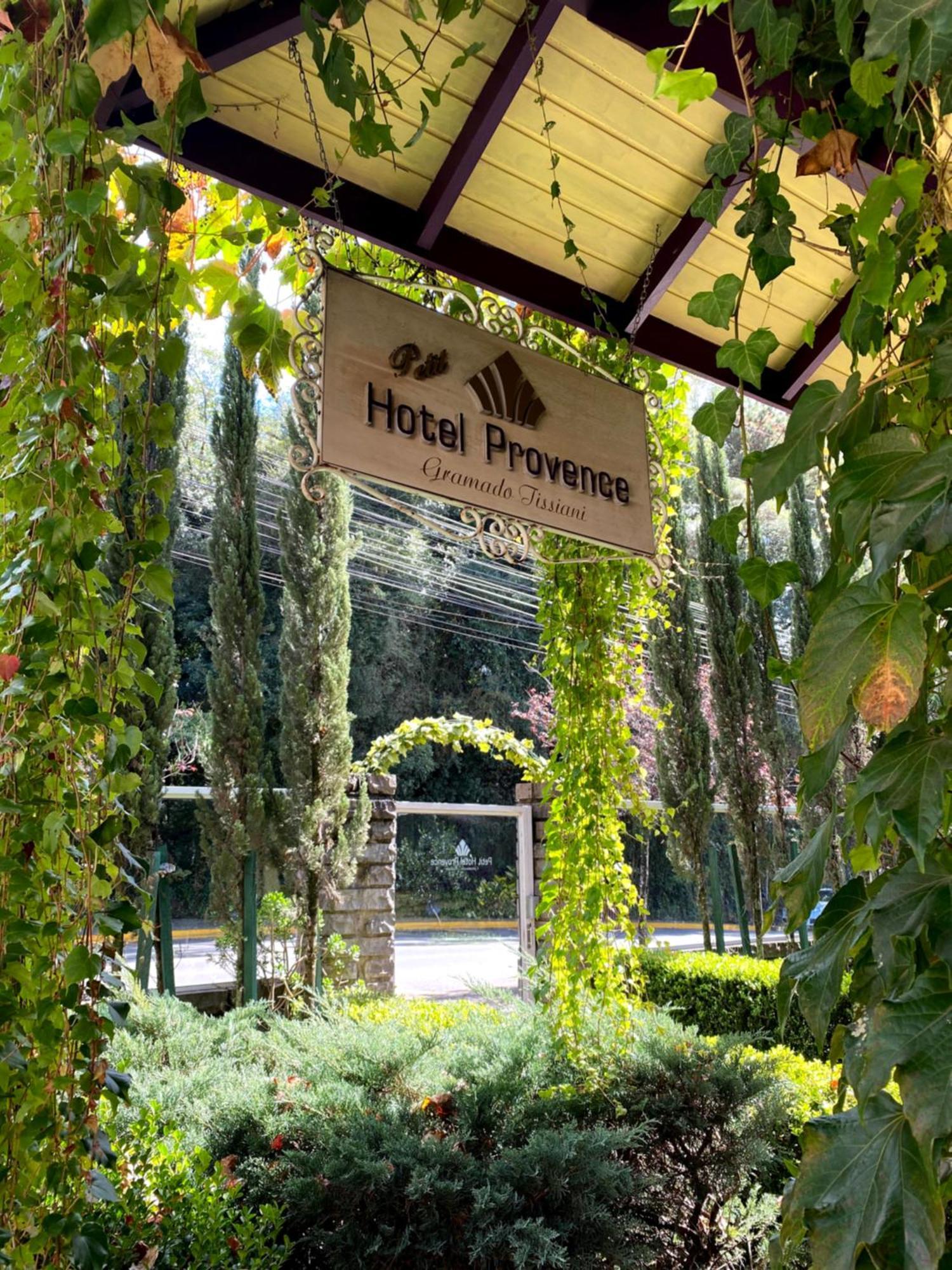 Petit Hotel Provence Gramado Bagian luar foto