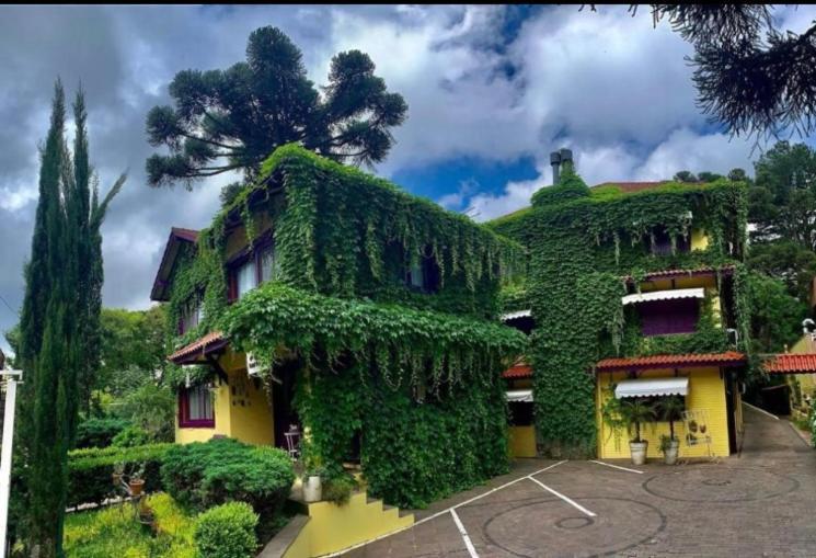Petit Hotel Provence Gramado Bagian luar foto